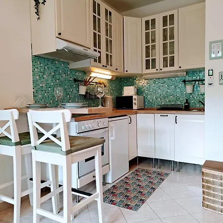 - Free Garage, Ac, Balcony, Wi-fi