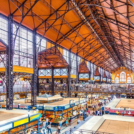 - Free Garage, Ac, Balcony, Wi-fi *