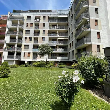 - Free Garage, Ac, Balcony, Wi-fi 아파트