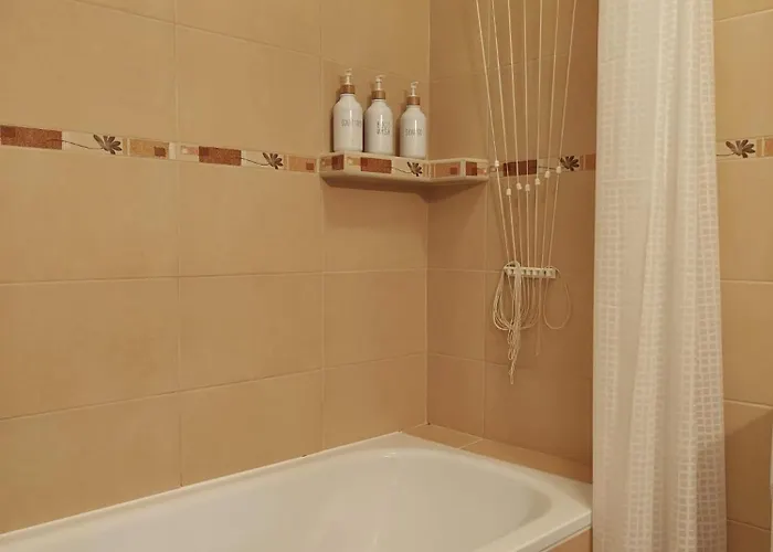 - Free Garage, Ac, Balcony, Wi-fi *